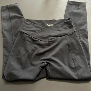 Black bombshell sports wear size large